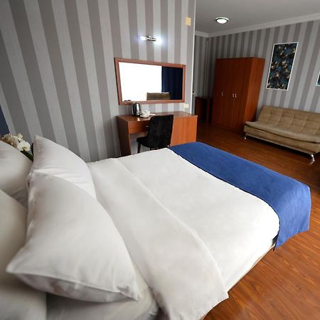 Aura Boutique Hotel Batumi Zimmer foto
